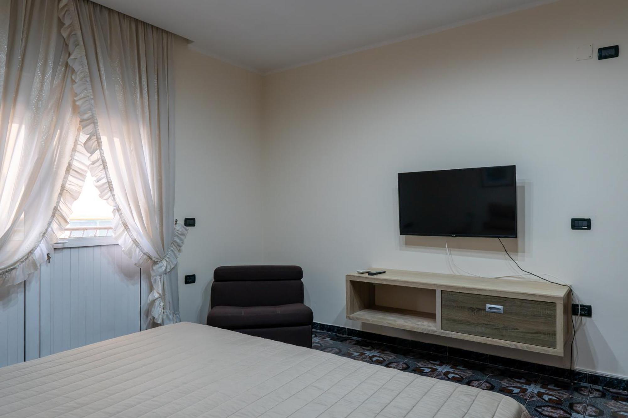 Royal Aparthotel Влёра Экстерьер фото