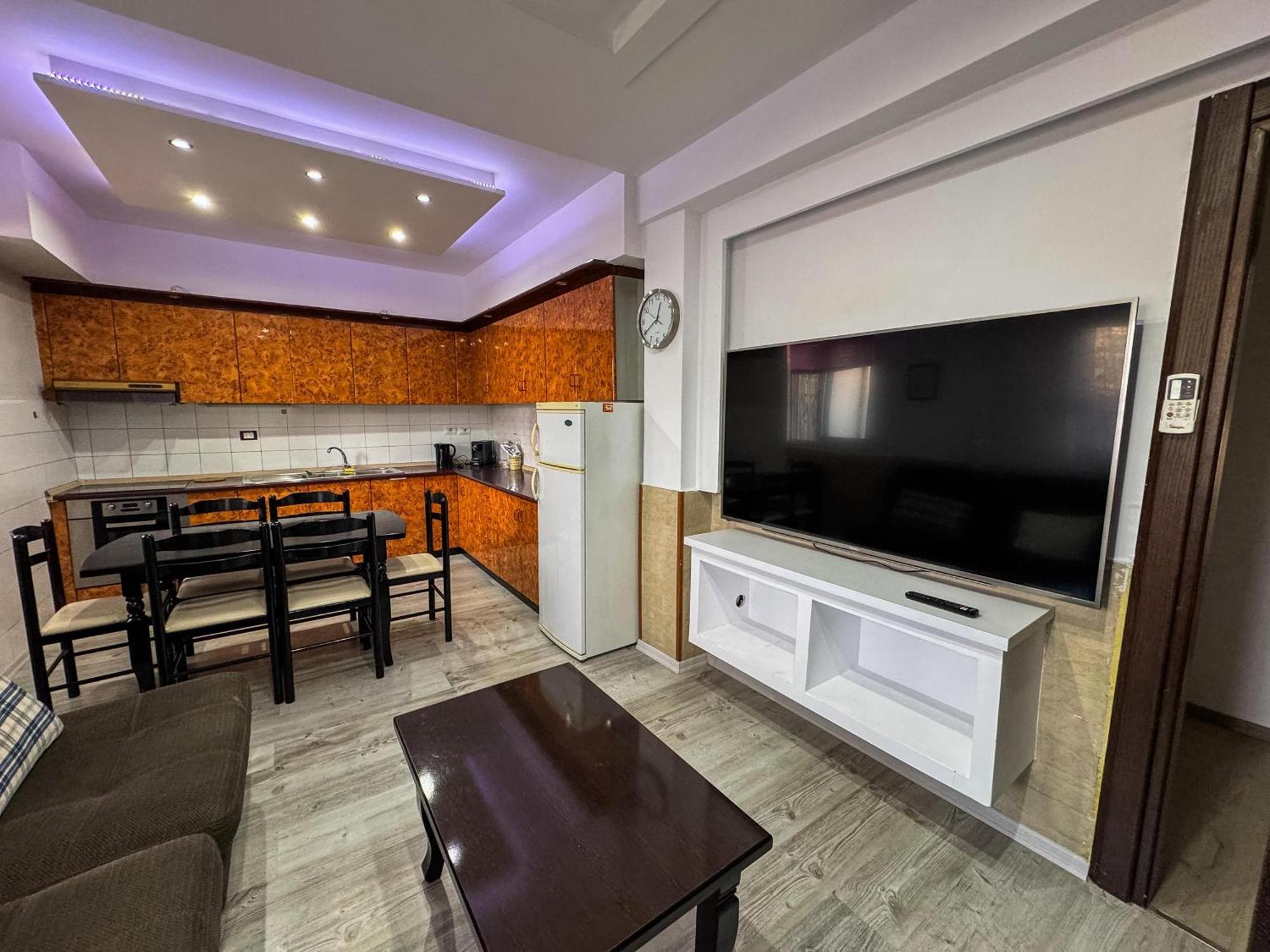 Royal Aparthotel Влёра Экстерьер фото
